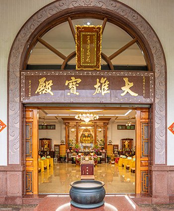 慧明禪寺大雄寶殿門口_Vertical2